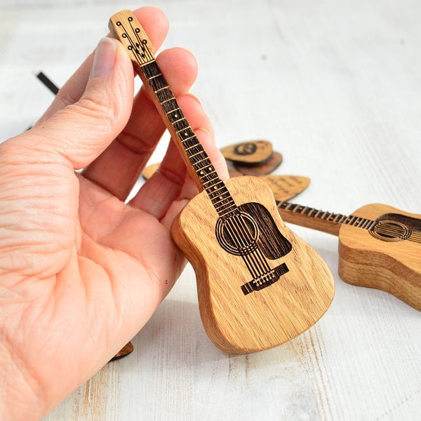 🔥Limited time offer, last day 53% off🎸Mini Cute Edition Wooden Guitar Plectrum Case