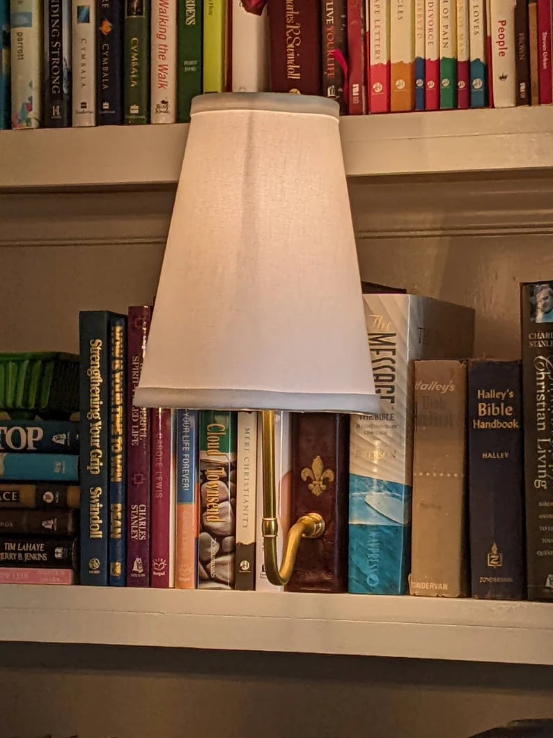 Wyhsports - The "Classic" Literary Lamp - Battery Powered