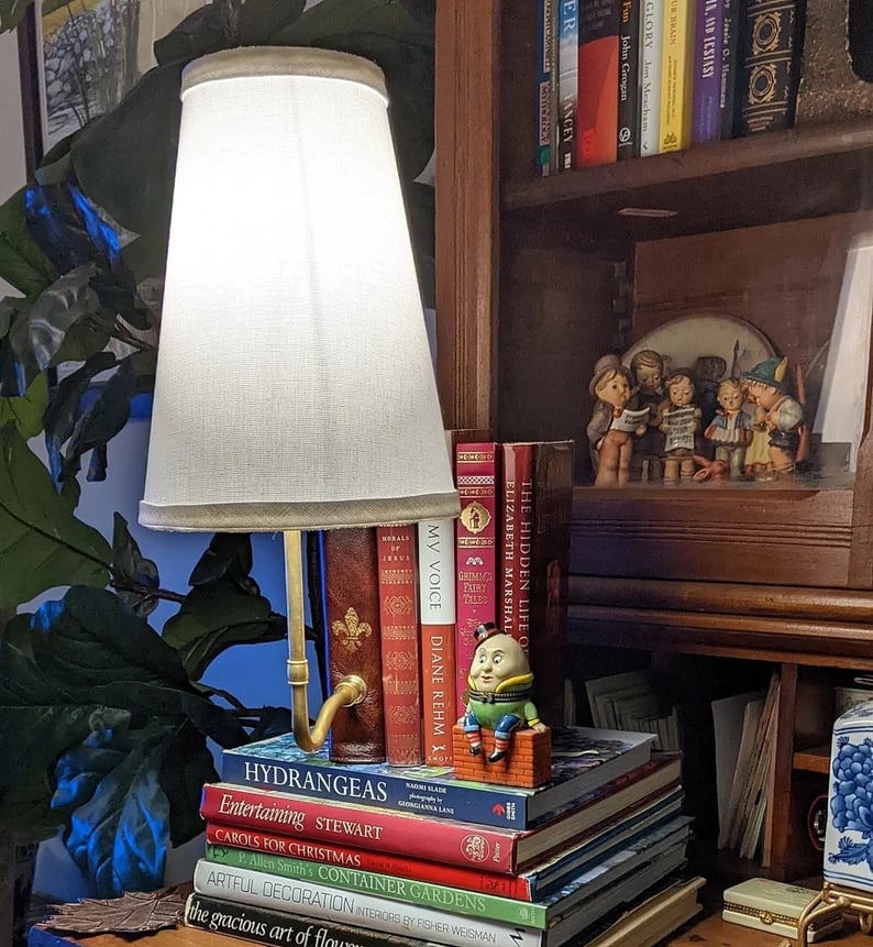 Wyhsports - The "Classic" Literary Lamp - Battery Powered