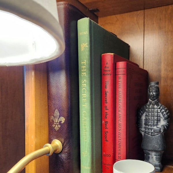 Wyhsports - The "Classic" Literary Lamp - Battery Powered